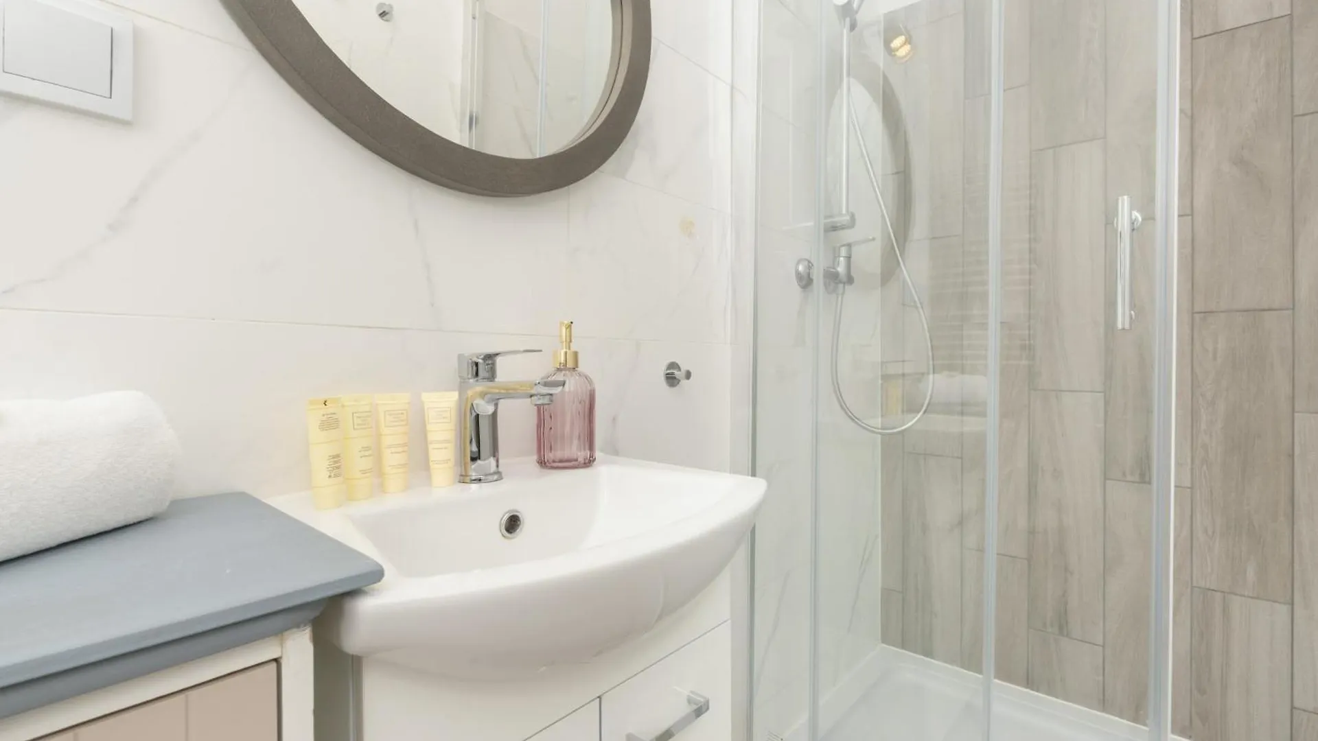 Helska Functional Apartments Near The Beach With Parking By Noclegi Renters Sopot